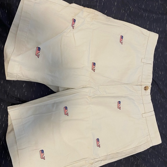 Vineyard Vines Other - Free Shipping. Vineyard Vines Whale. Size 34 shorts